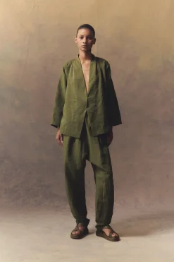 Ama, green linen and silk pants
