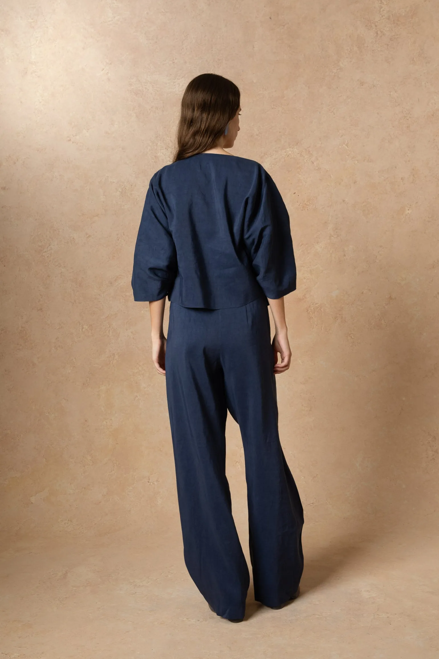 Arco, jacket in deep blue linen and cupro
