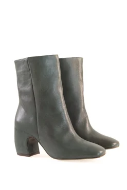 Camila, green boots