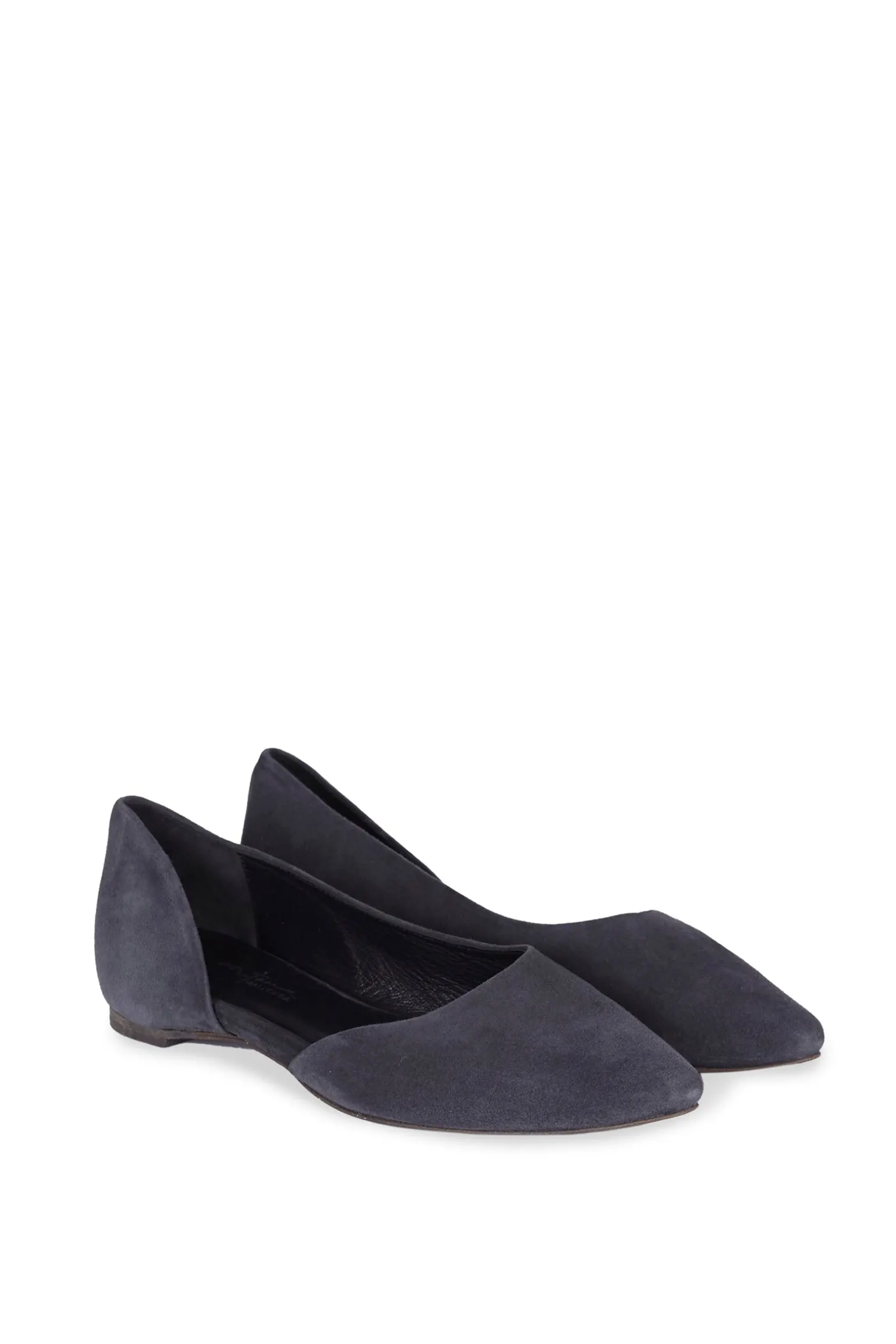 Circe, ballerina in graphite suede