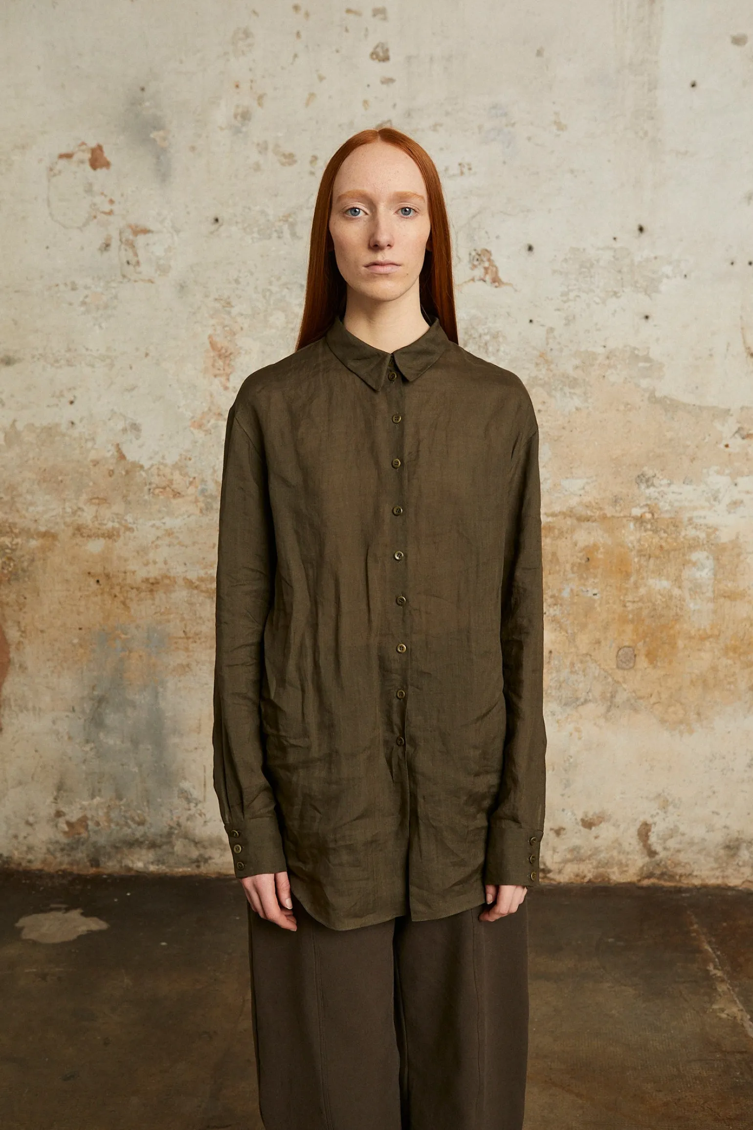 Dennis, black oversize shirt in ramie