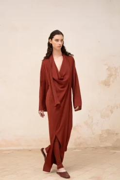 Edda, long dress in garnet stretch silk