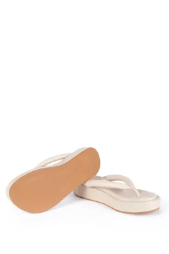 Geisha, ecru platform flip flops