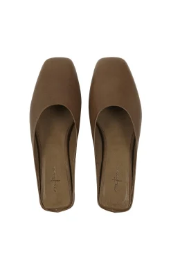 Jackie, mule in khaki green leather