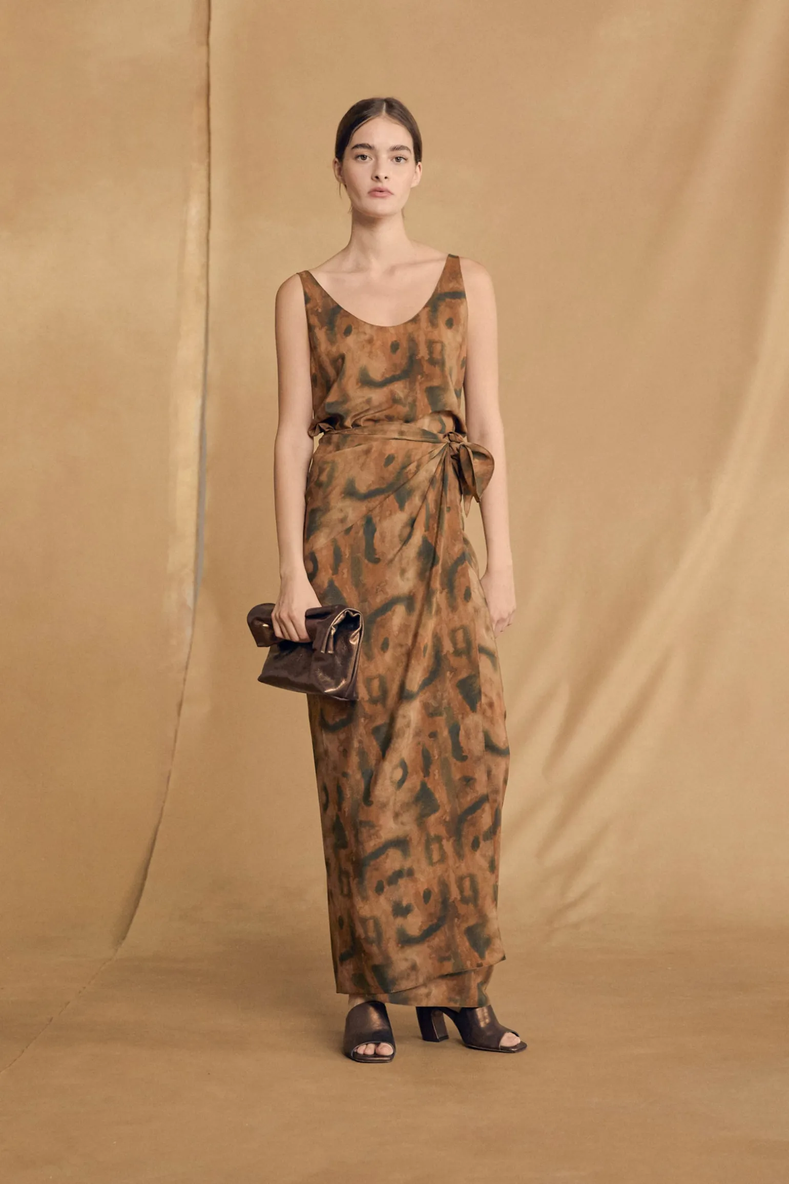 Janis, dark bronze leather mules