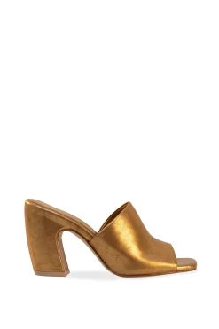 Janis, gold mules