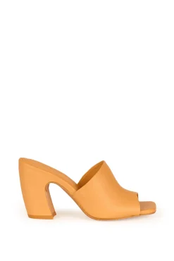 Janis, mules in peach