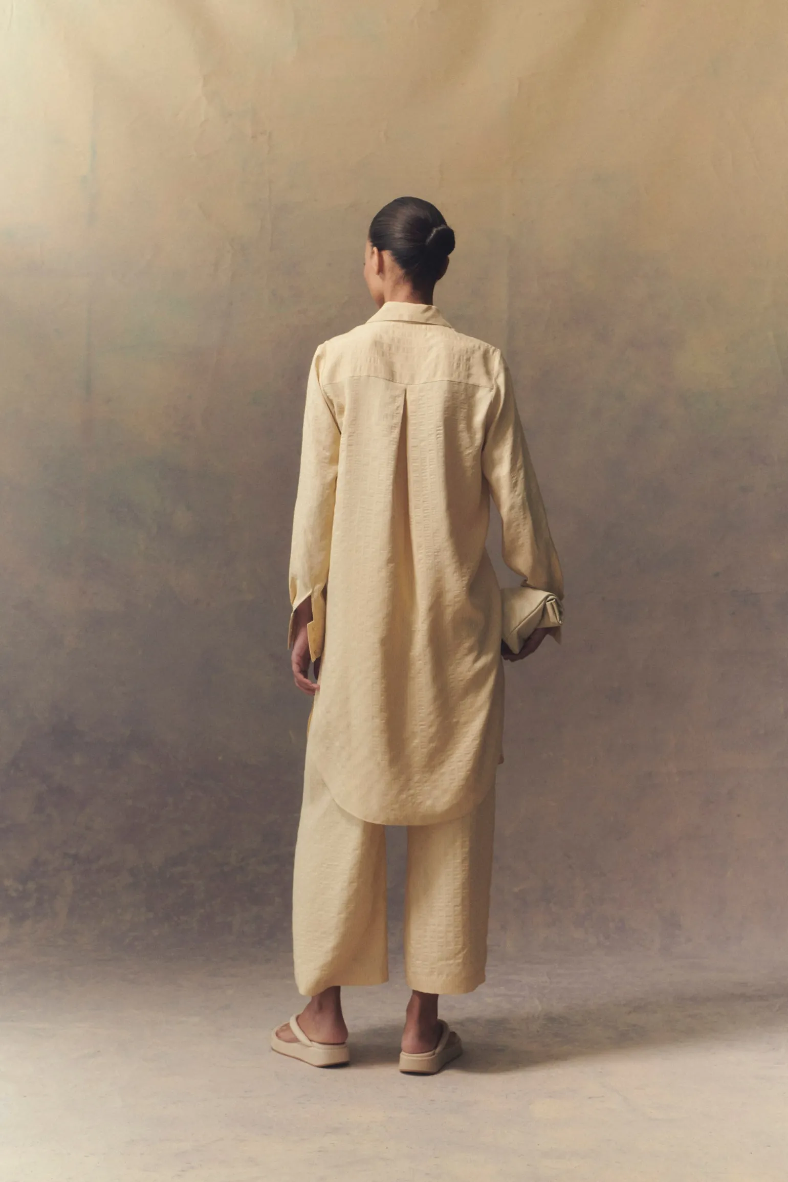 Kurt, long vanilla silk shirt
