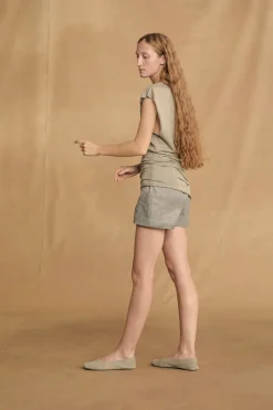 Lara, bailarina de ante grafito