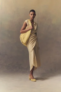 Luna, mule in light yellow suede