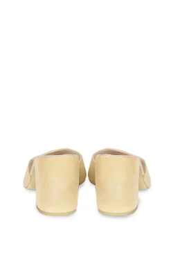 Luna, mule in light yellow suede
