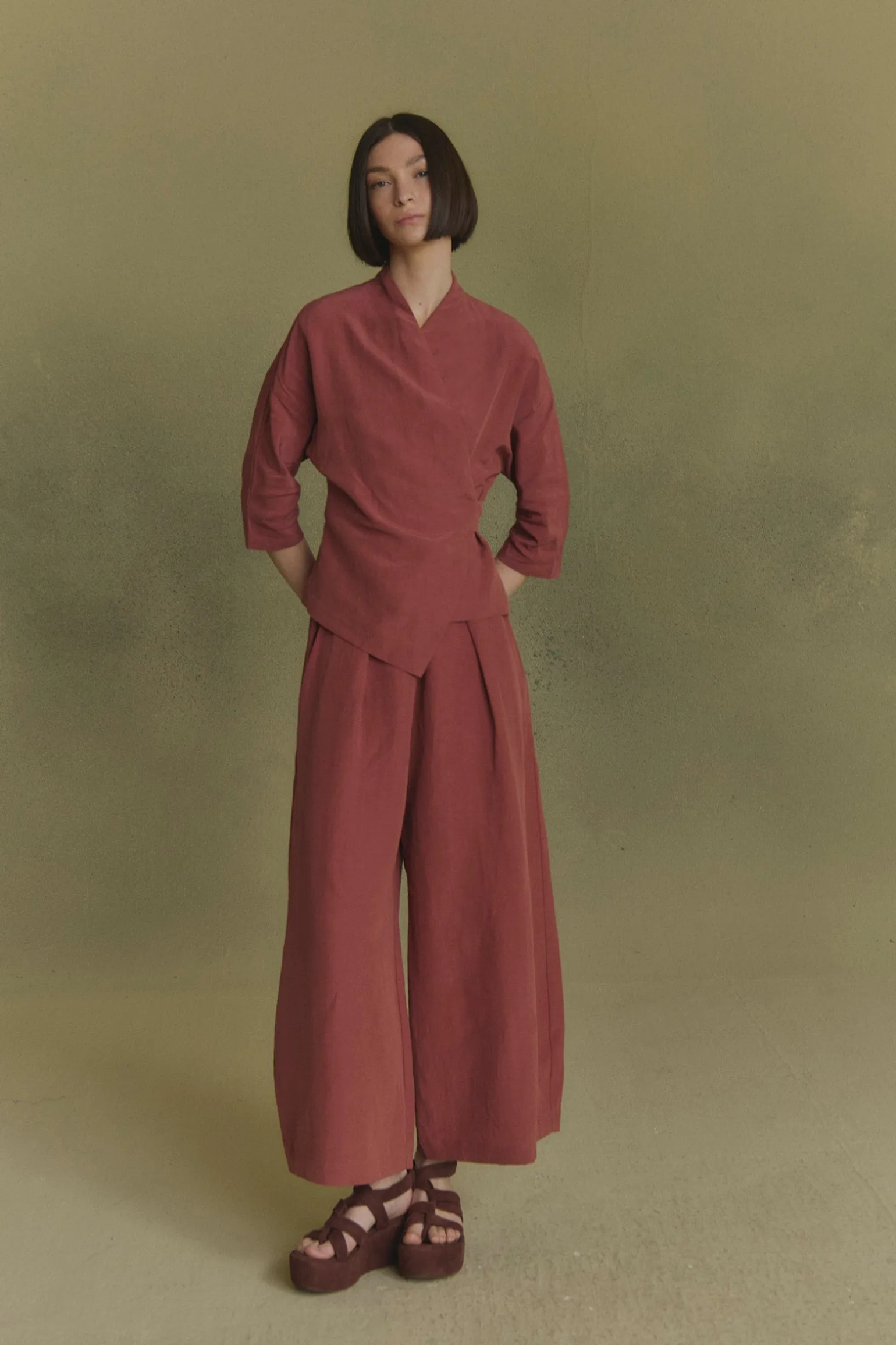 Mona, strawberry linen and silk pants