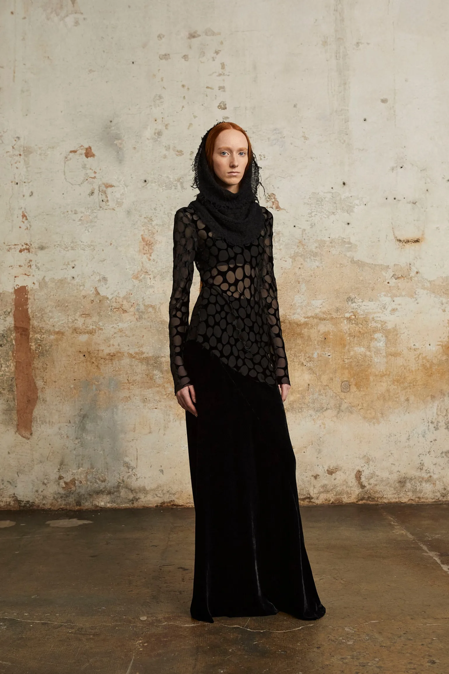 Roisin, long skirt in black velvet