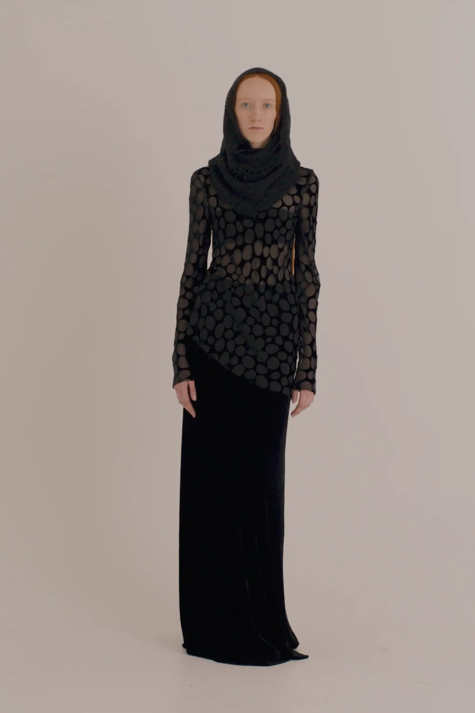 Roisin, long skirt in black velvet