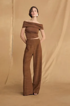 Saga, cinnamon pants