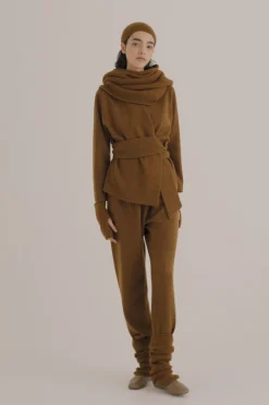 Single, cashmere pants
